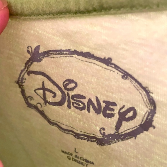 Tinker bell 🔔 🧚🏻♀️ Disney Graphic Tee - Picture 3 of 4